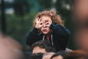 Jak rozwijać umiejętności myślenia abstrakcyjnego u dzieci?